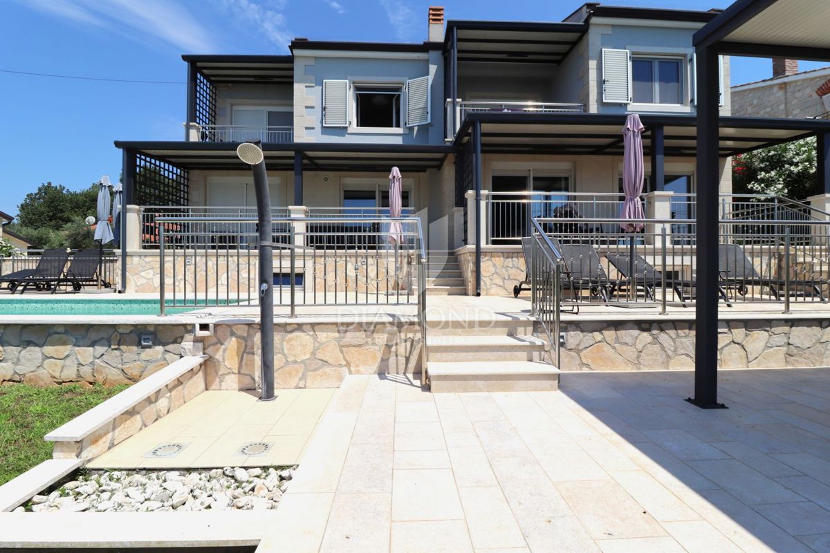 Parenzo, Dintorni: Rarità! Casa per vivere e investire