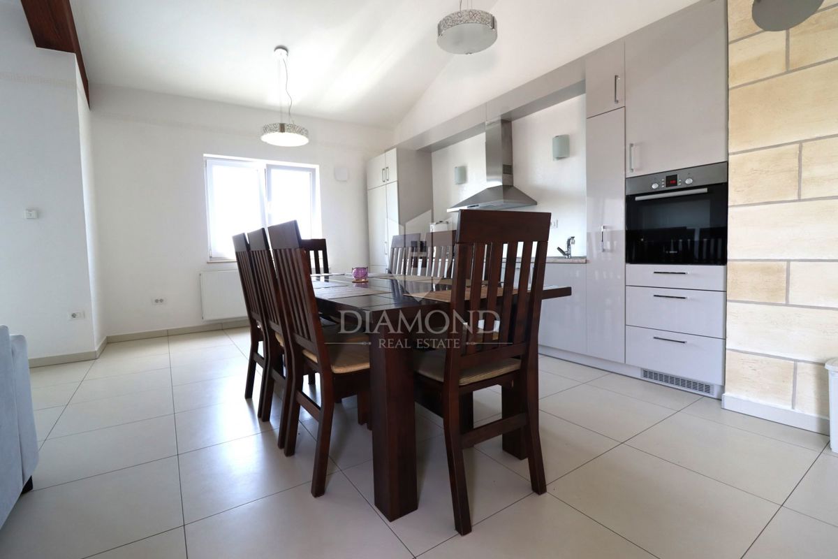 Parenzo, Dintorni: Rarità! Casa per vivere e investire