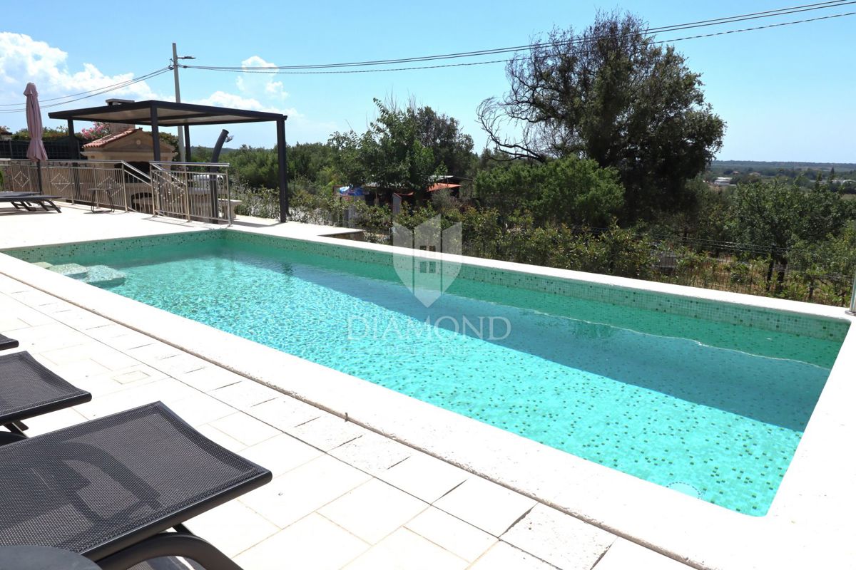 Parenzo, Dintorni: Rarità! Casa per vivere e investire