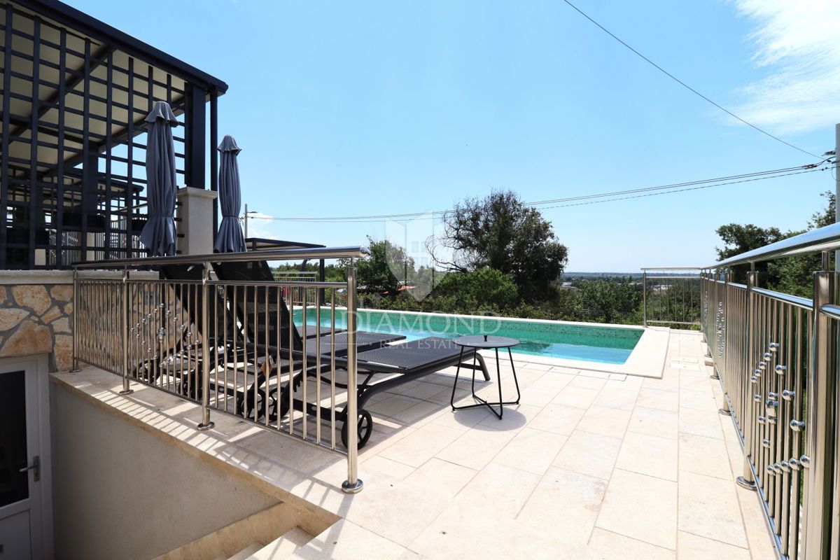 Parenzo, Dintorni: Rarità! Casa per vivere e investire