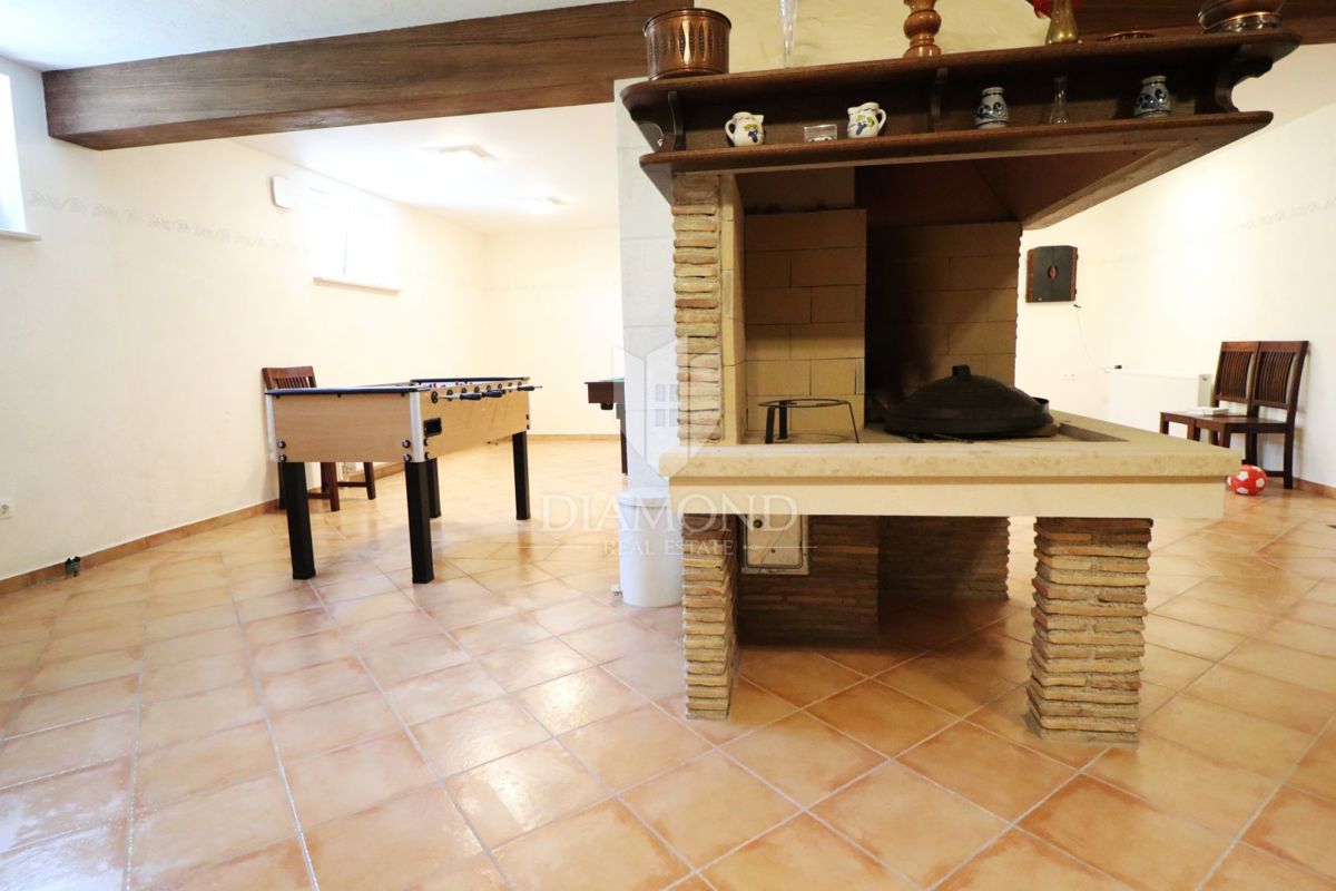 Parenzo, Dintorni: Rarità! Casa per vivere e investire