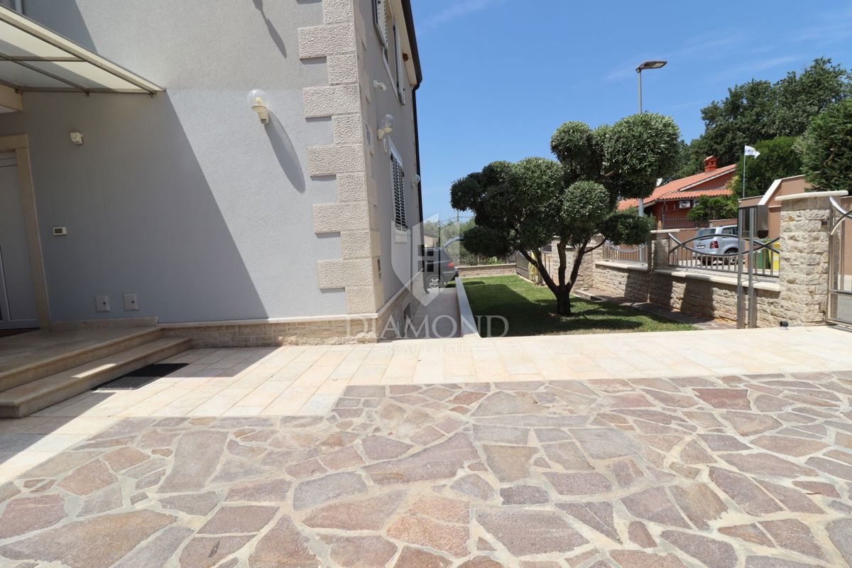 Parenzo, Dintorni: Rarità! Casa per vivere e investire