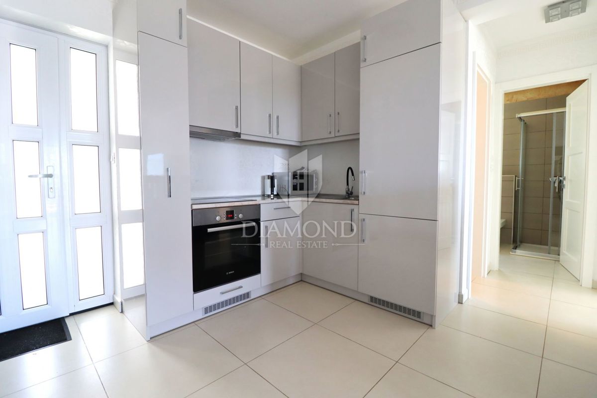 Parenzo, Dintorni: Rarità! Casa per vivere e investire