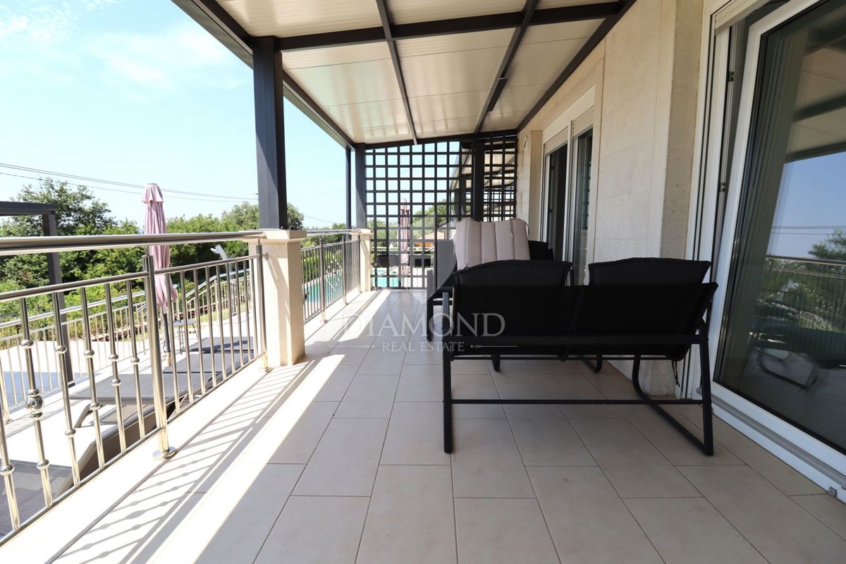 Parenzo, Dintorni: Rarità! Casa per vivere e investire