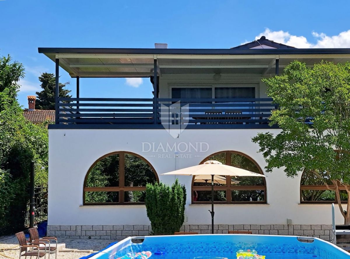 Parenzo, dintorni, spaziosa casa in una posizione ricercata