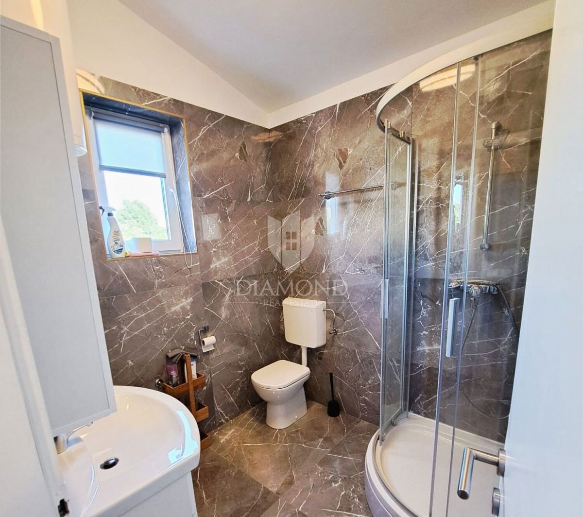 Parenzo, dintorni, spaziosa casa in una posizione ricercata