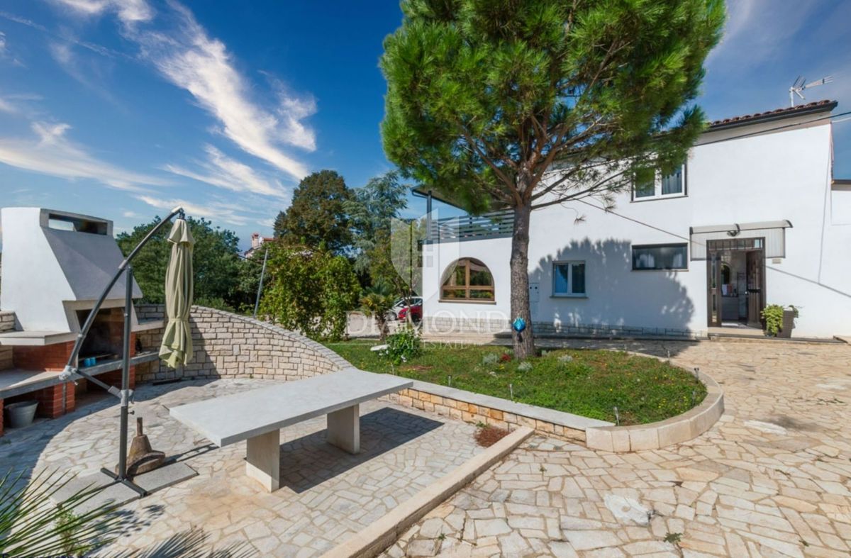 Parenzo, dintorni, spaziosa casa in una posizione ricercata