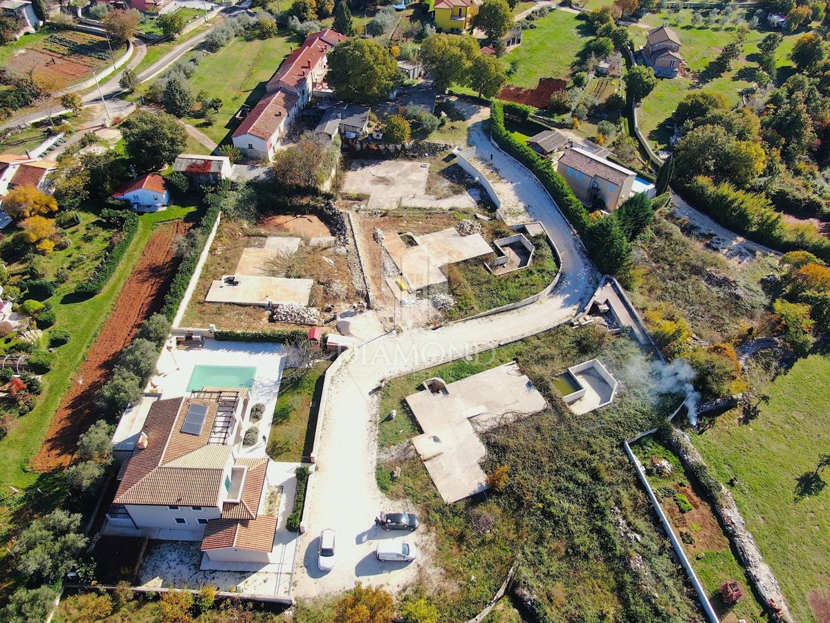 Dintorni di Svetvinčenat, terreno edificabile con progetto