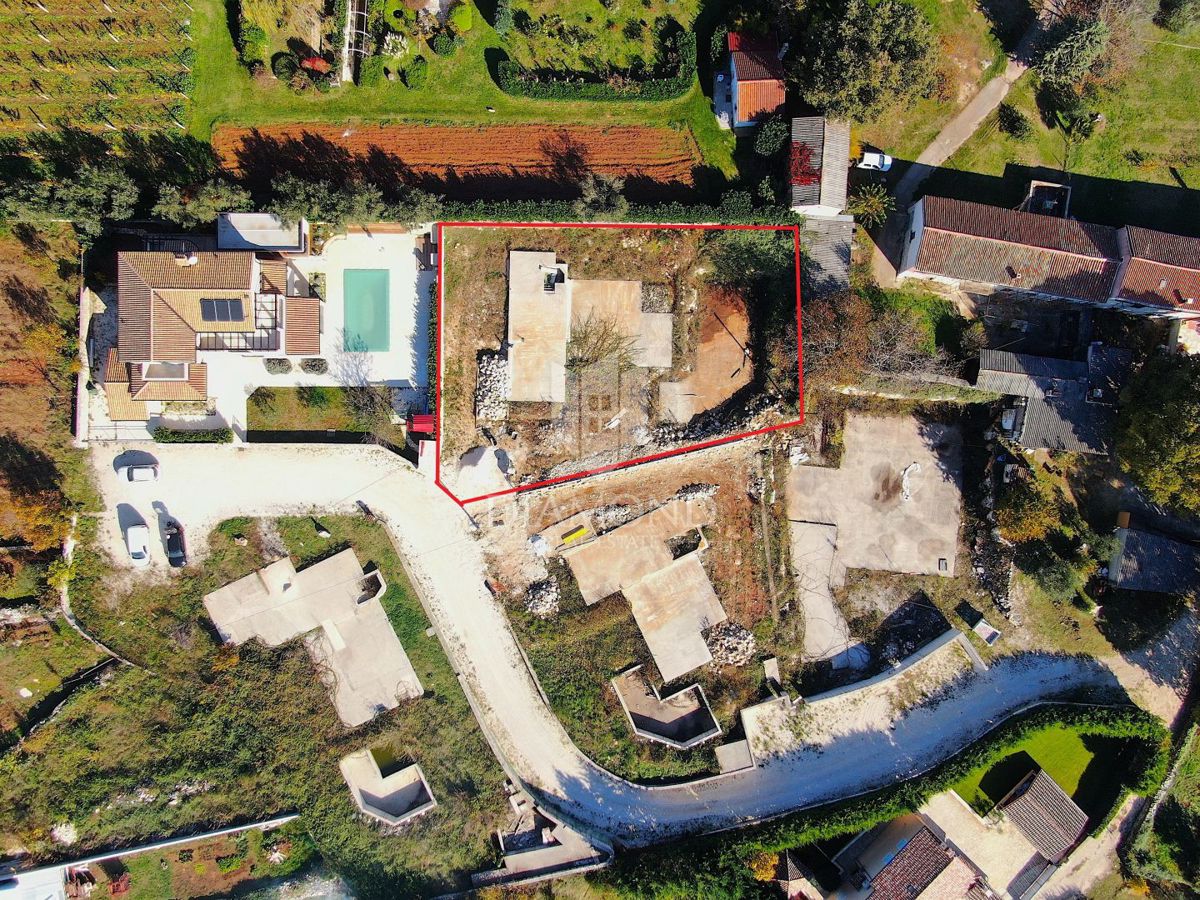 Dintorni di Svetvinčenat, terreno edificabile con progetto