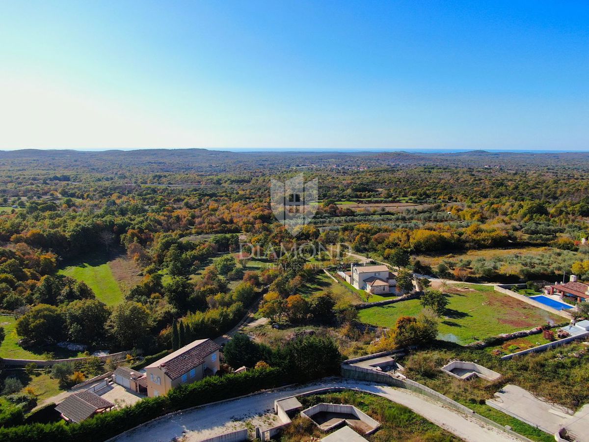 Dintorni di Svetvinčenat, terreno edificabile con progetto