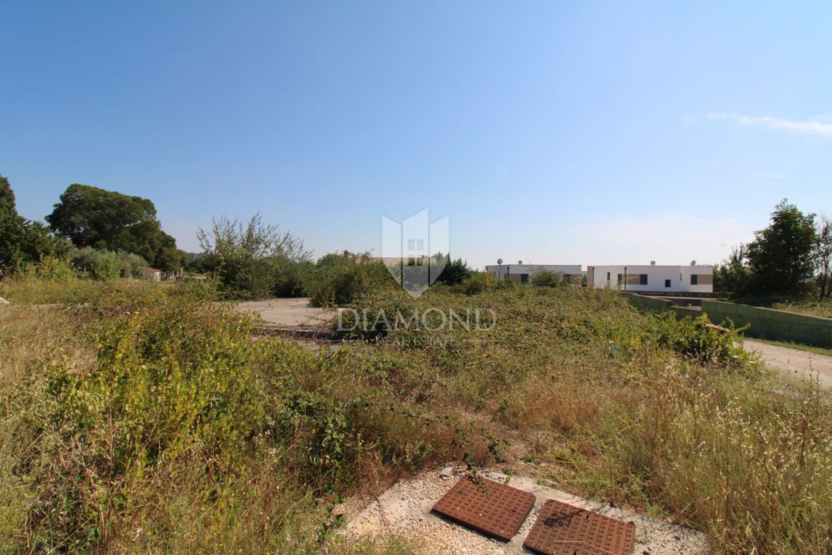 Dintorni di Svetvinčenat, terreno edificabile con progetto