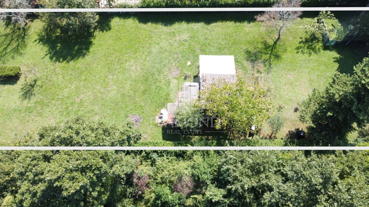 Parenzo – terreno esclusivo 1.265 m², a 500 m dal mare