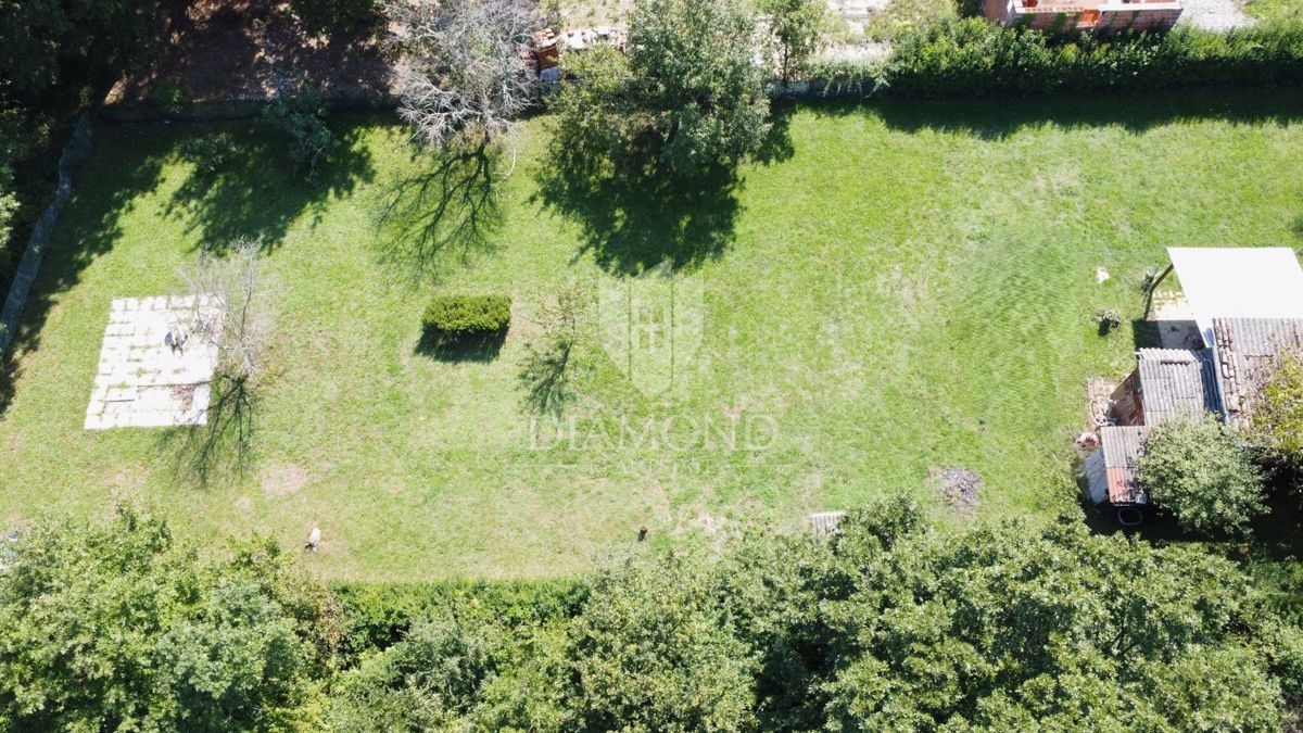 Parenzo – terreno esclusivo 1.265 m², a 500 m dal mare