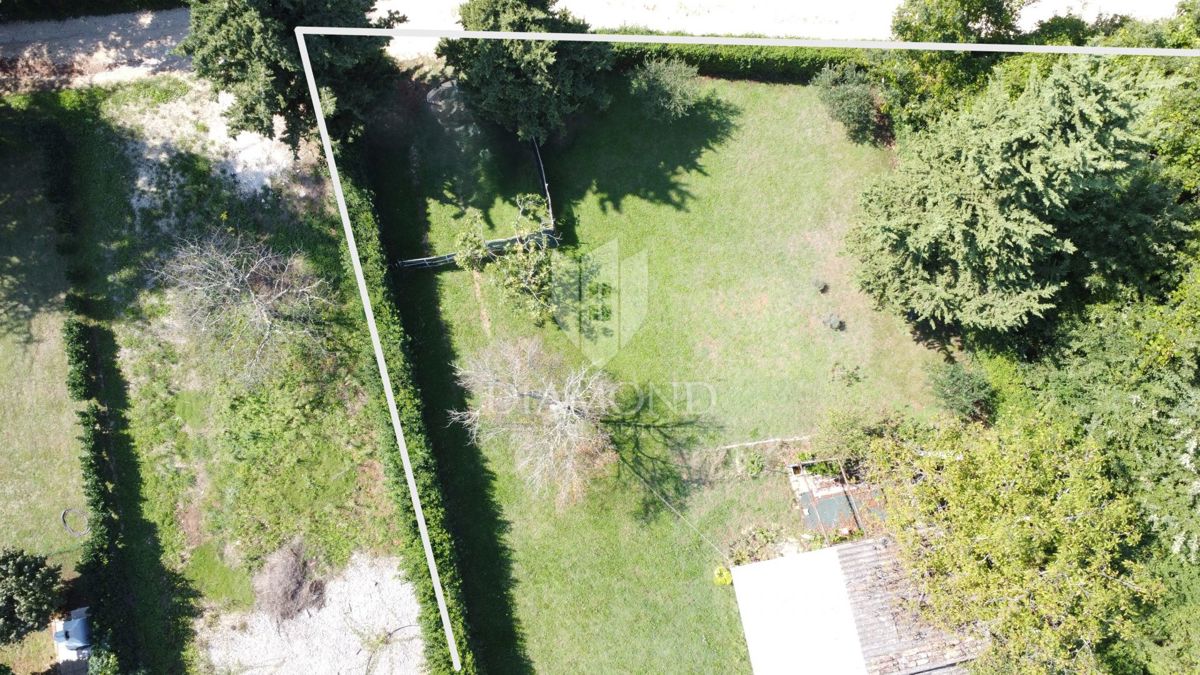 Parenzo – terreno esclusivo 1.265 m², a 500 m dal mare
