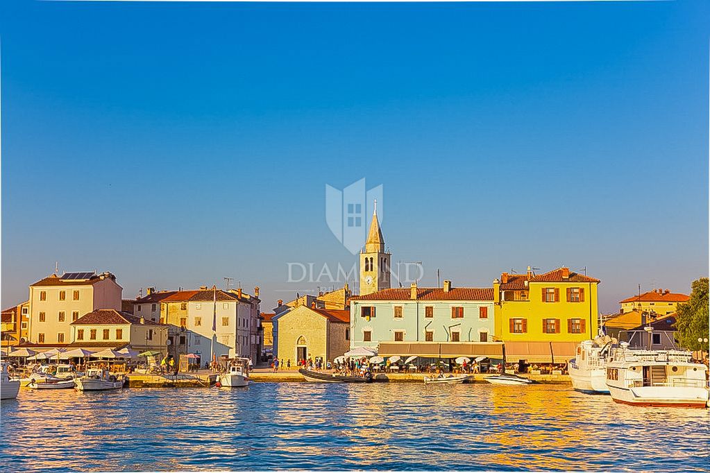 OCCASIONE! Nuova casa con piscina vicino a Fasana