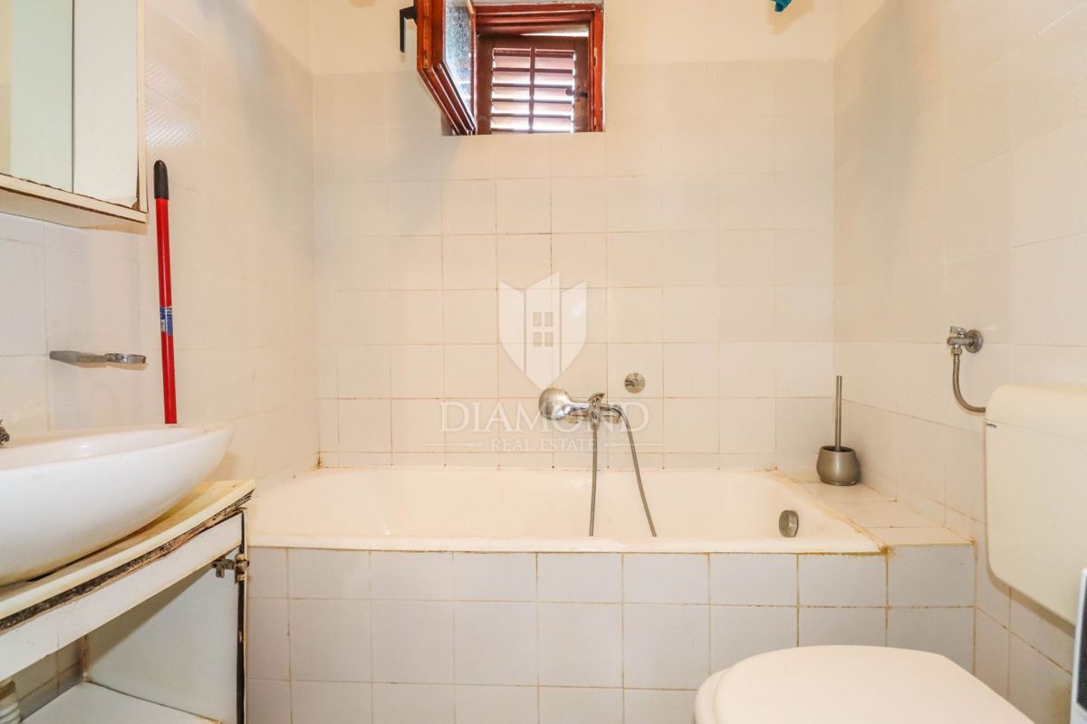 Appartamento da ristrutturare e monolocale vicino al centro di Rovigno