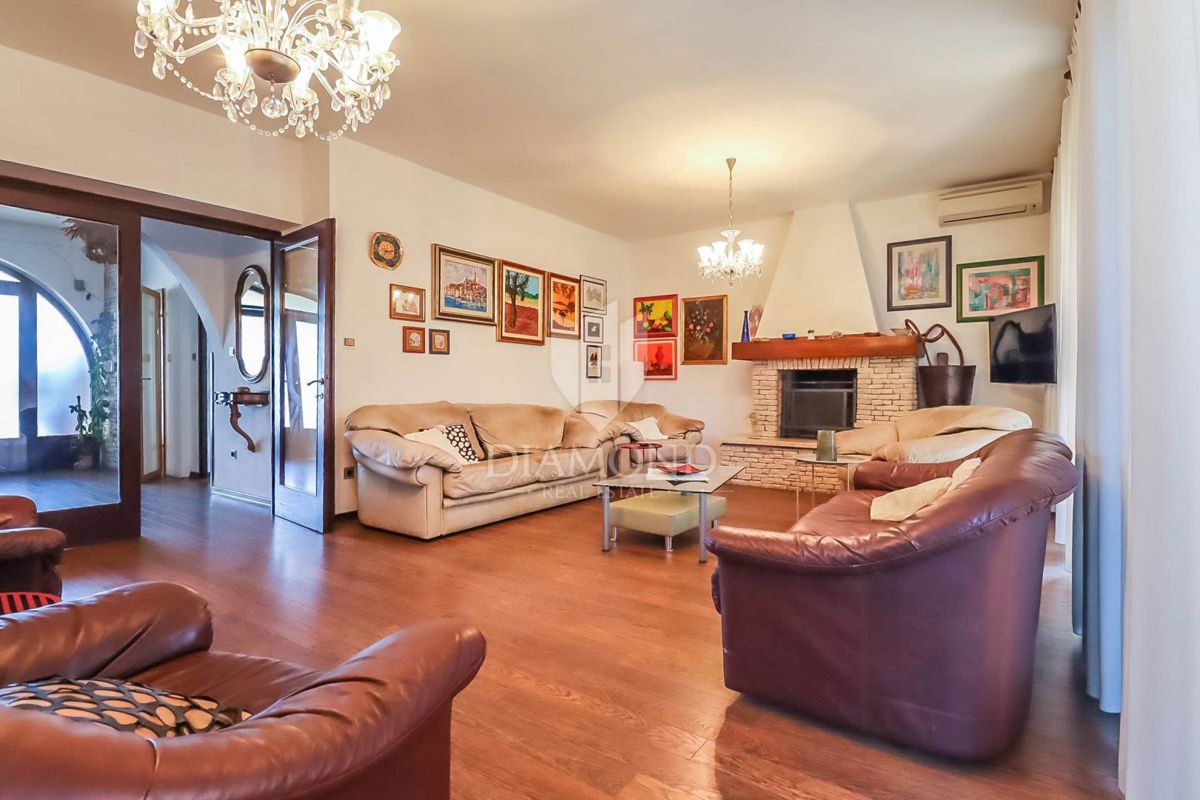 Villa di Lusso in Istria con Ampia Proprietà, Piscina e Massima Privacy!