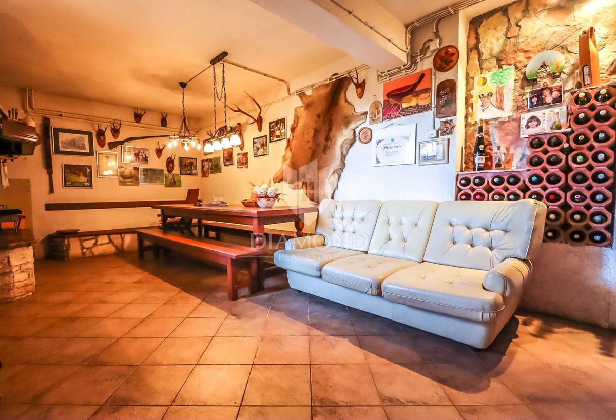 Villa di Lusso in Istria con Ampia Proprietà, Piscina e Massima Privacy!