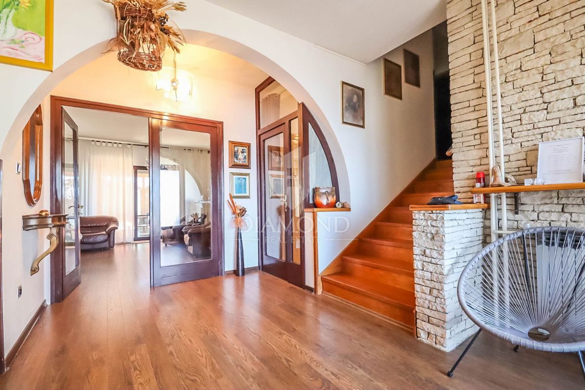 Villa di Lusso in Istria con Ampia Proprietà, Piscina e Massima Privacy!