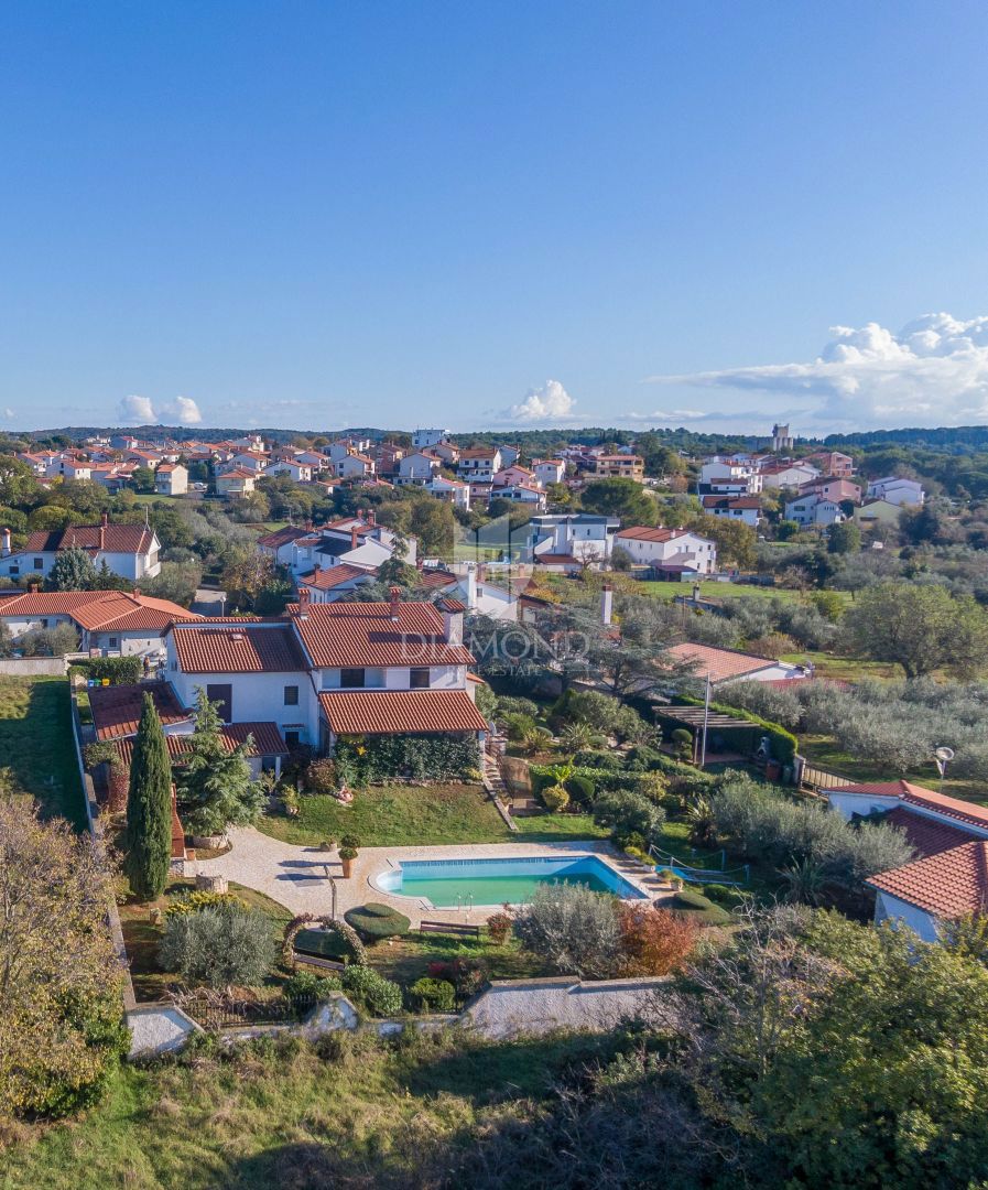 Villa di Lusso in Istria con Ampia Proprietà, Piscina e Massima Privacy!