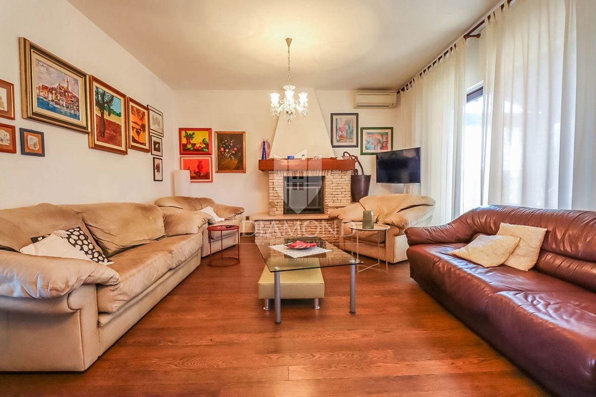 Villa di Lusso in Istria con Ampia Proprietà, Piscina e Massima Privacy!