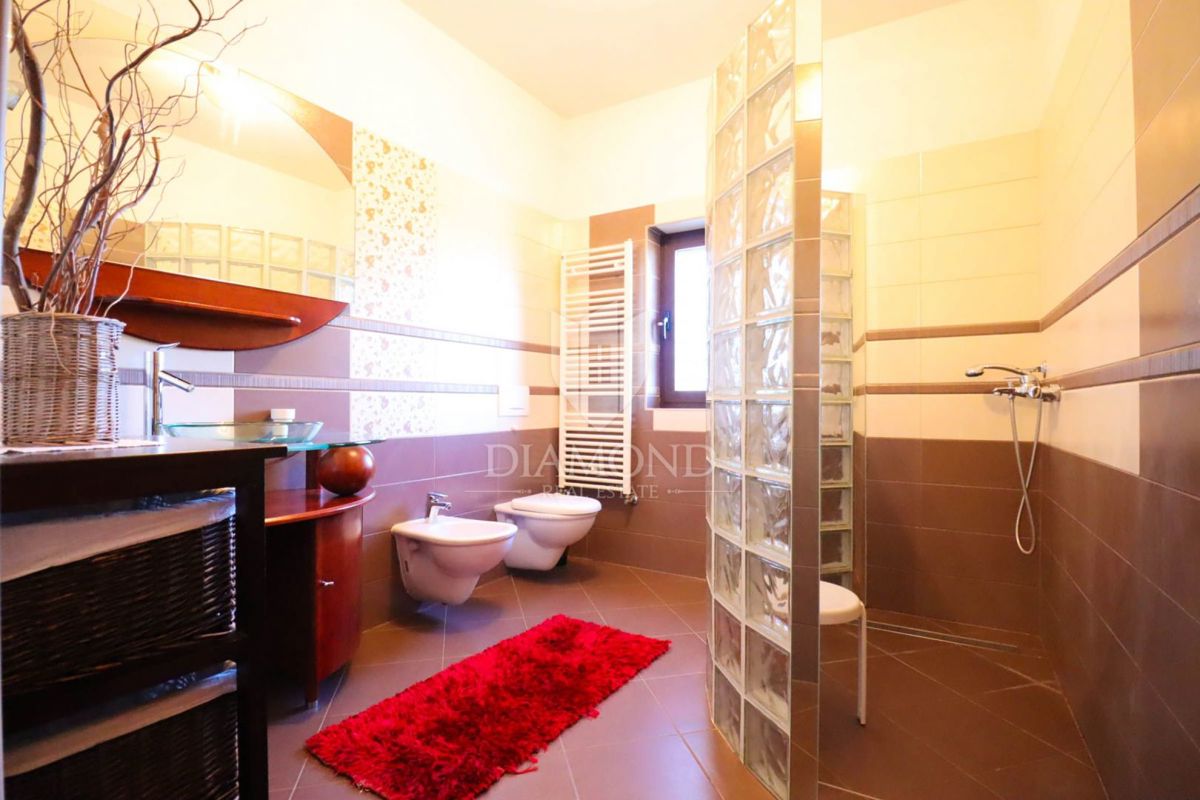 Villa di Lusso in Istria con Ampia Proprietà, Piscina e Massima Privacy!