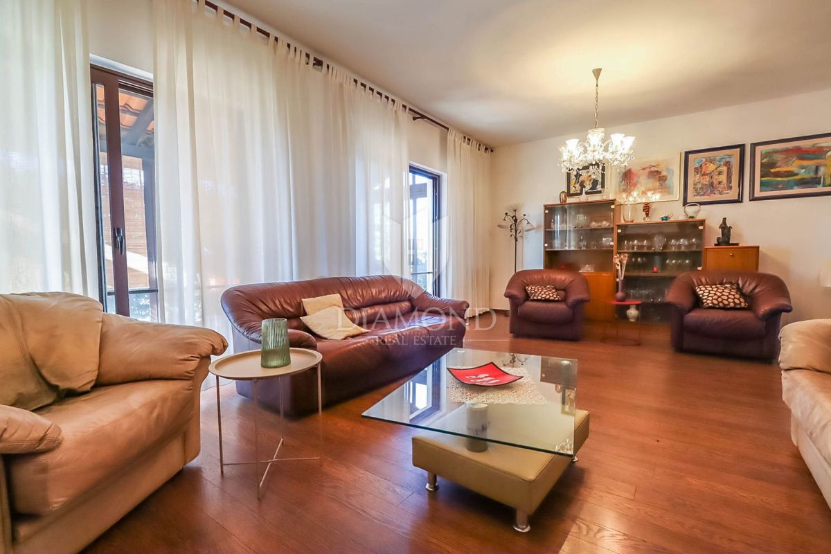 Villa di Lusso in Istria con Ampia Proprietà, Piscina e Massima Privacy!