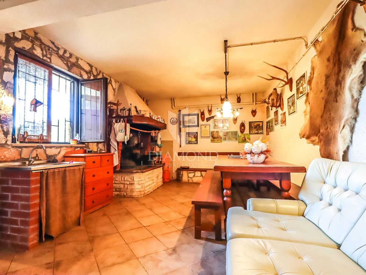 Villa di Lusso in Istria con Ampia Proprietà, Piscina e Massima Privacy!