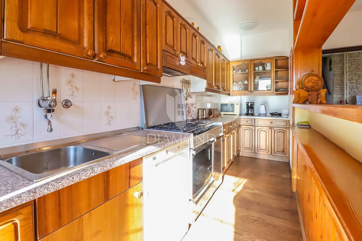 Villa di Lusso in Istria con Ampia Proprietà, Piscina e Massima Privacy!