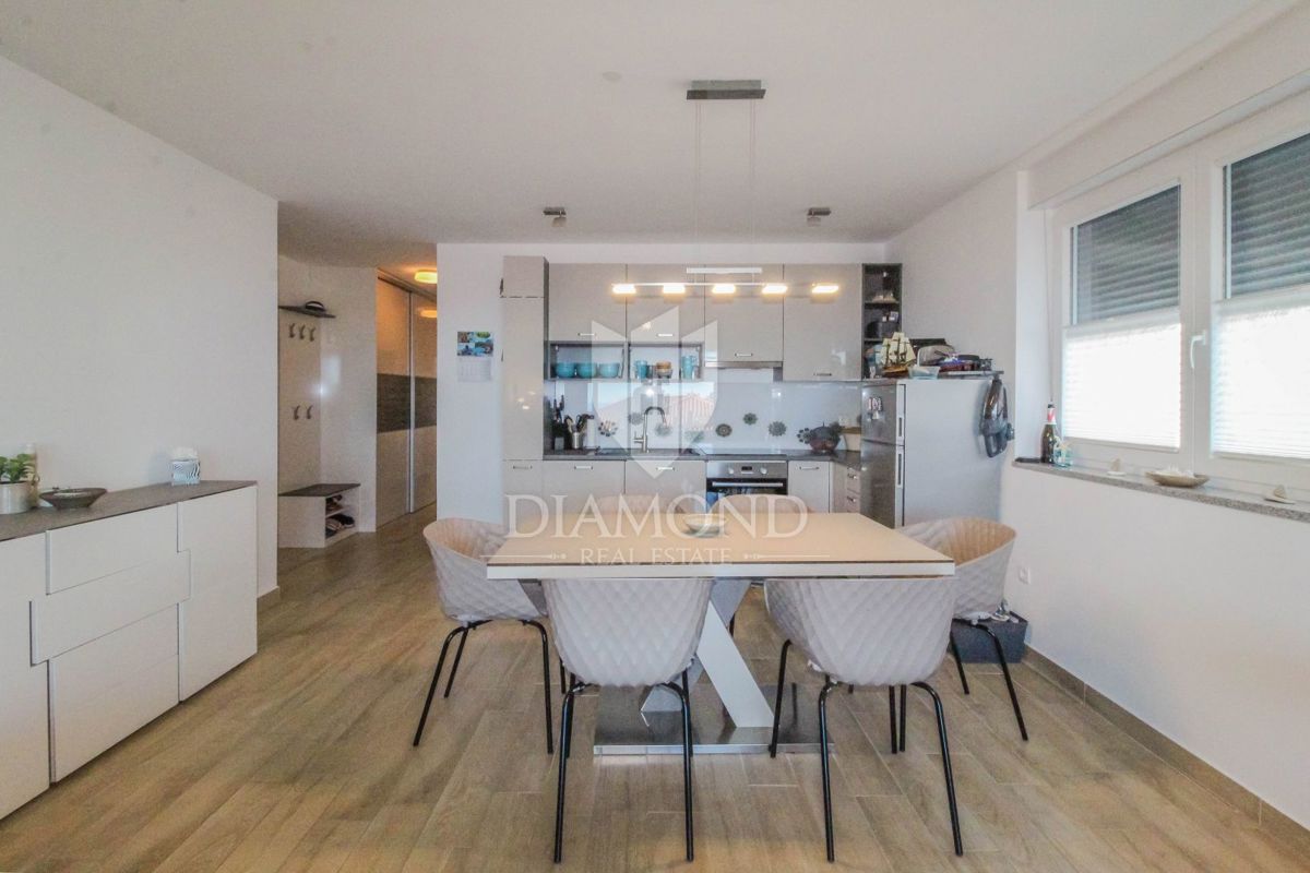 Cittanova, moderno appartamento con vista mare