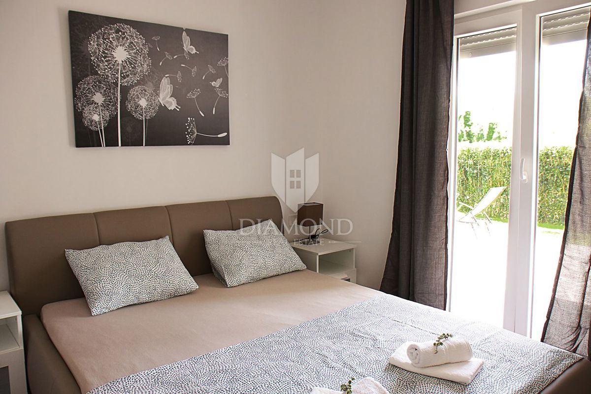 Umago, dintorni, casa moderna con piscina e 3 unità separate!