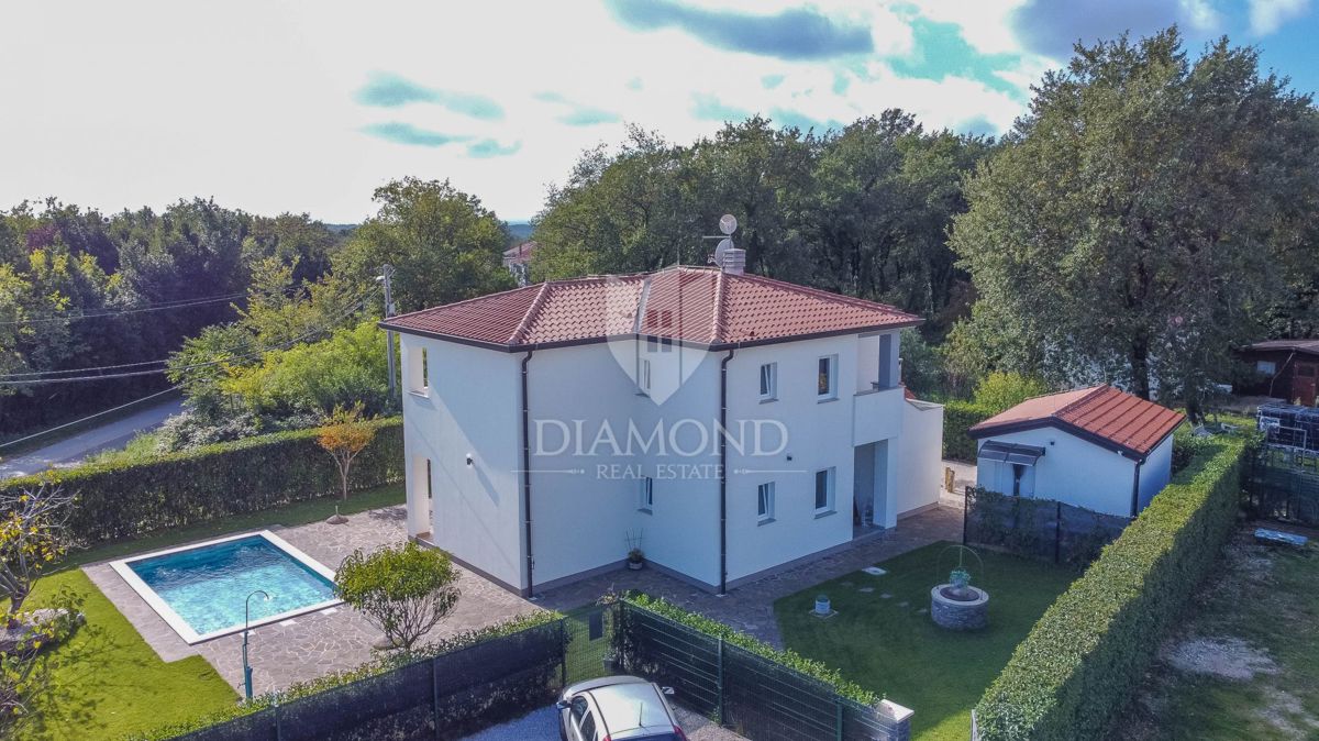 Umago, dintorni, casa moderna con piscina e 3 unità separate!