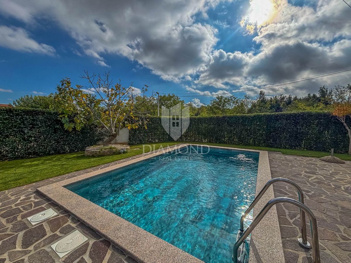 Umago, dintorni, casa moderna con piscina e 3 unità separate!