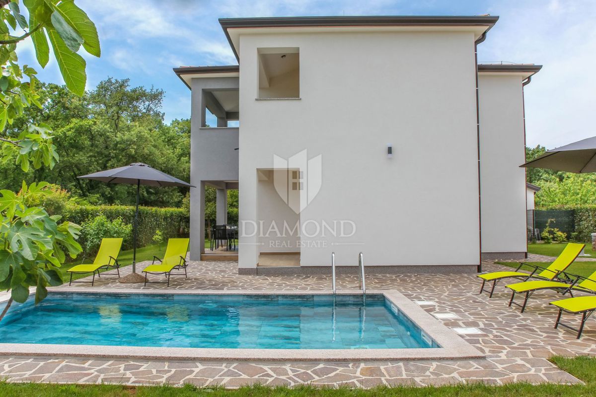 Umago, dintorni, casa moderna con piscina e 3 unità separate!