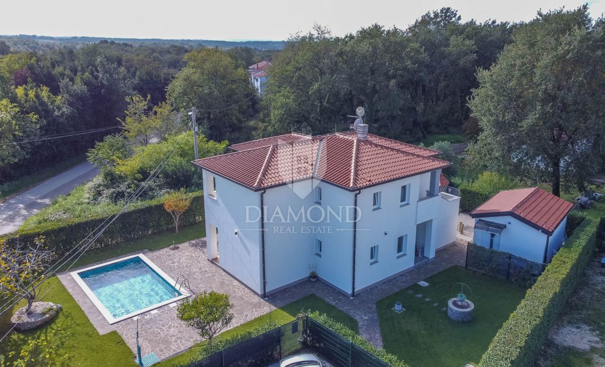Umago, dintorni, casa moderna con piscina e 3 unità separate!