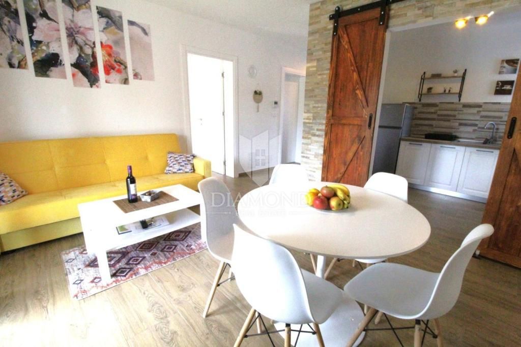 Umago, dintorni, casa moderna con piscina e 3 unità separate!