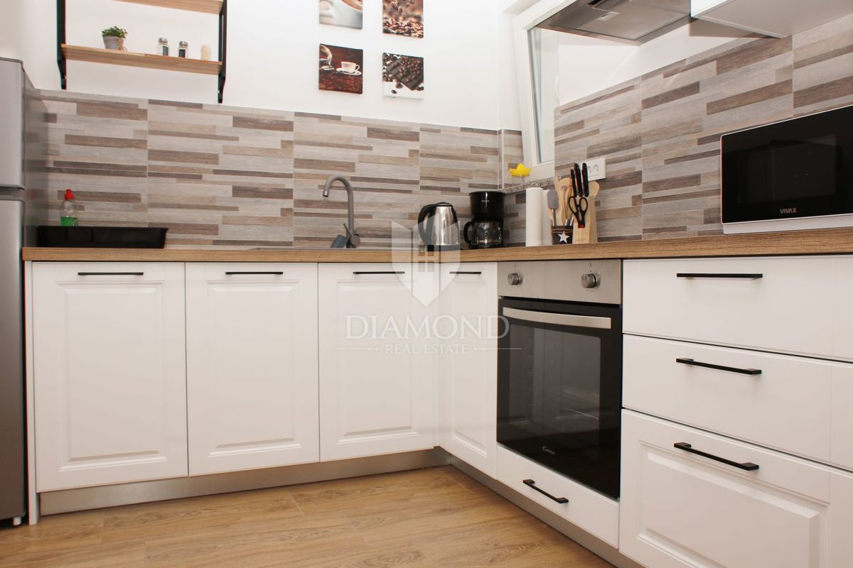 Umago, dintorni, casa moderna con piscina e 3 unità separate!