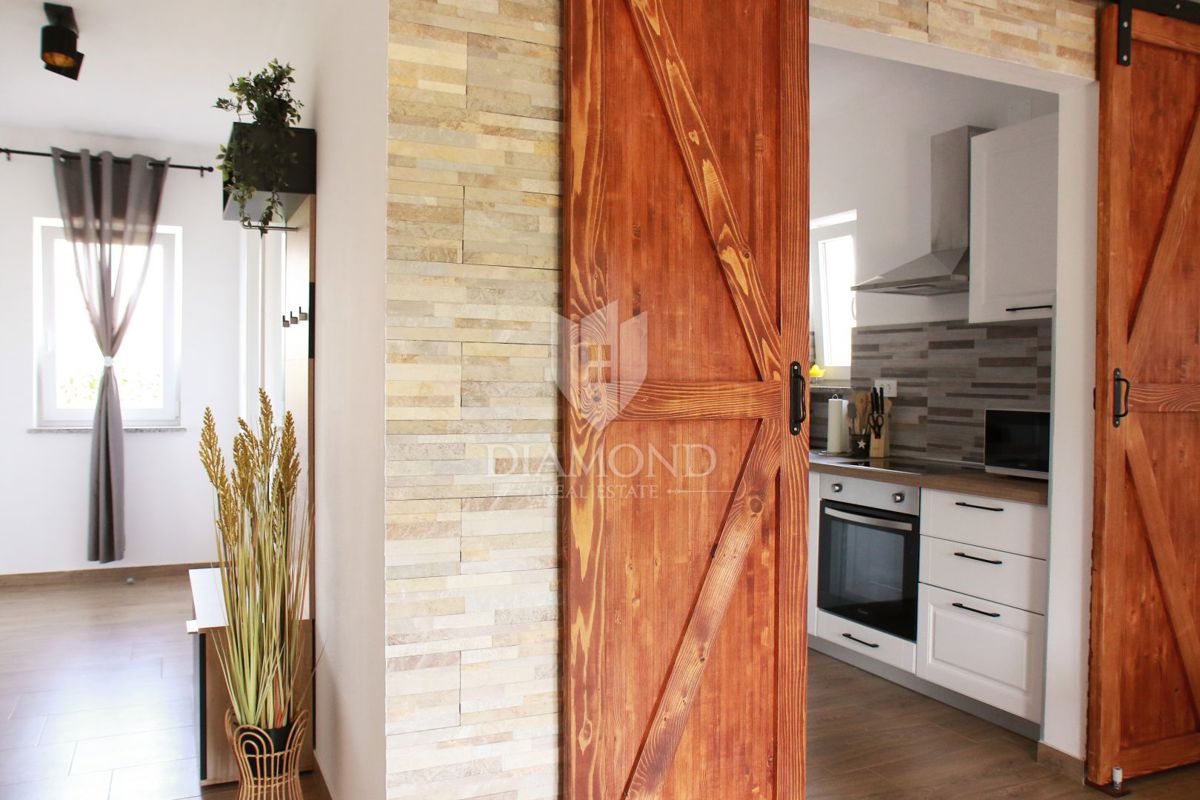 Umago, dintorni, casa moderna con piscina e 3 unità separate!