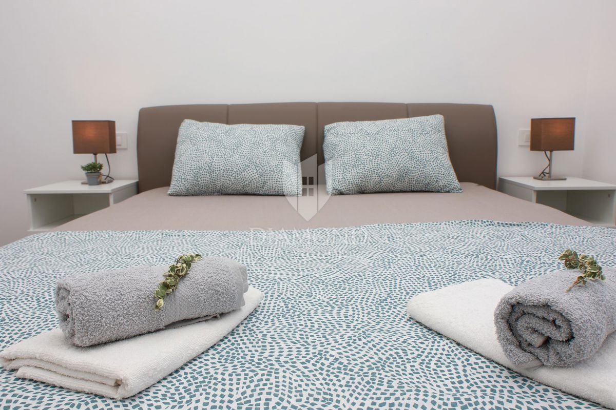 Umago, dintorni, casa moderna con piscina e 3 unità separate!