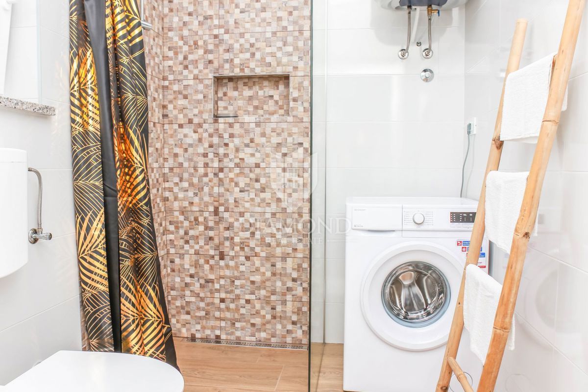 Umago, dintorni, casa moderna con piscina e 3 unità separate!