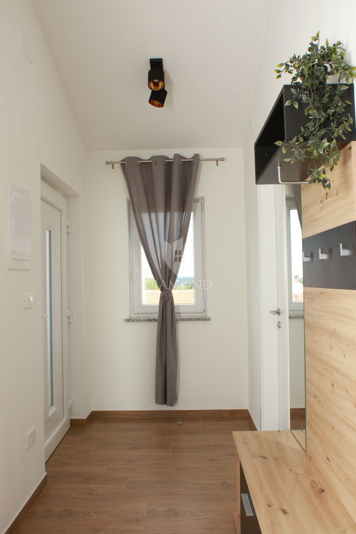 Umago, dintorni, casa moderna con piscina e 3 unità separate!