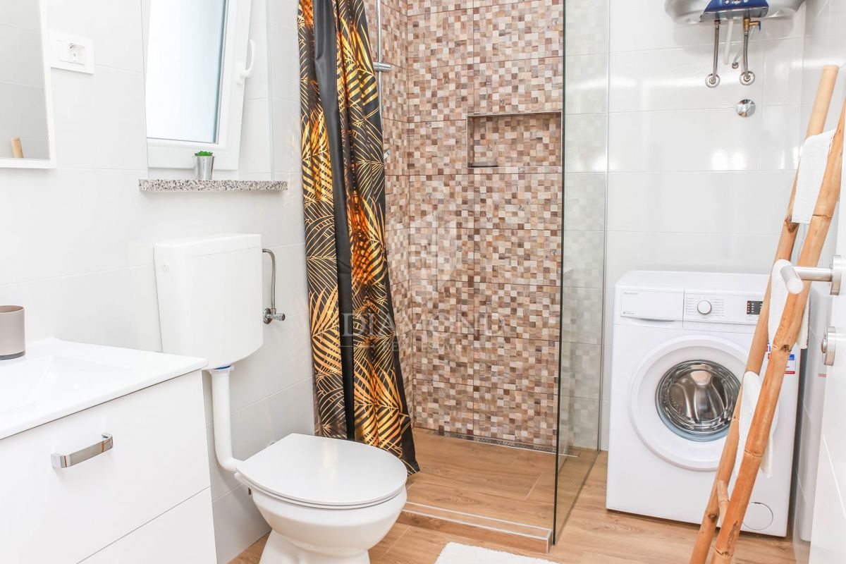 Umago, dintorni, casa moderna con piscina e 3 unità separate!