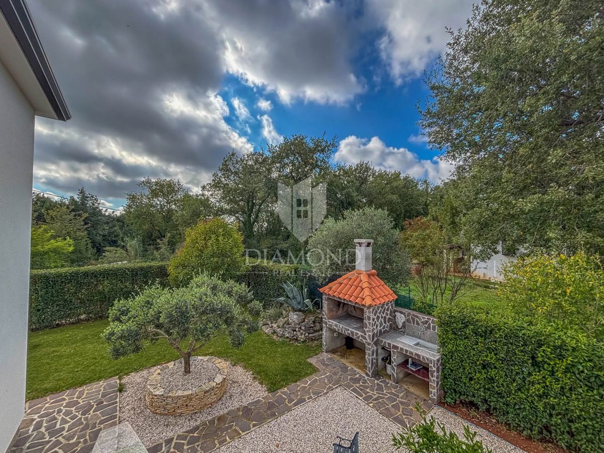 Umago, dintorni, casa moderna con piscina e 3 unità separate!