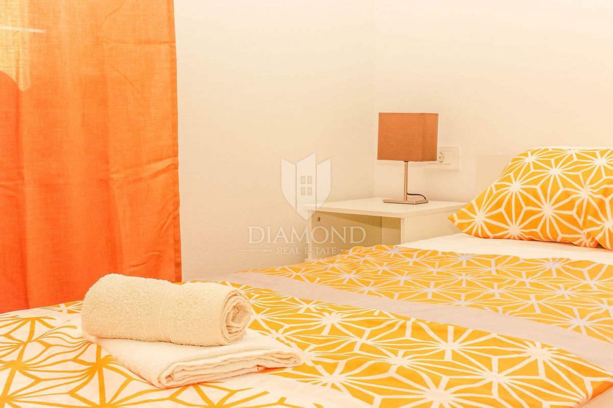 Umago, dintorni, casa moderna con piscina e 3 unità separate!