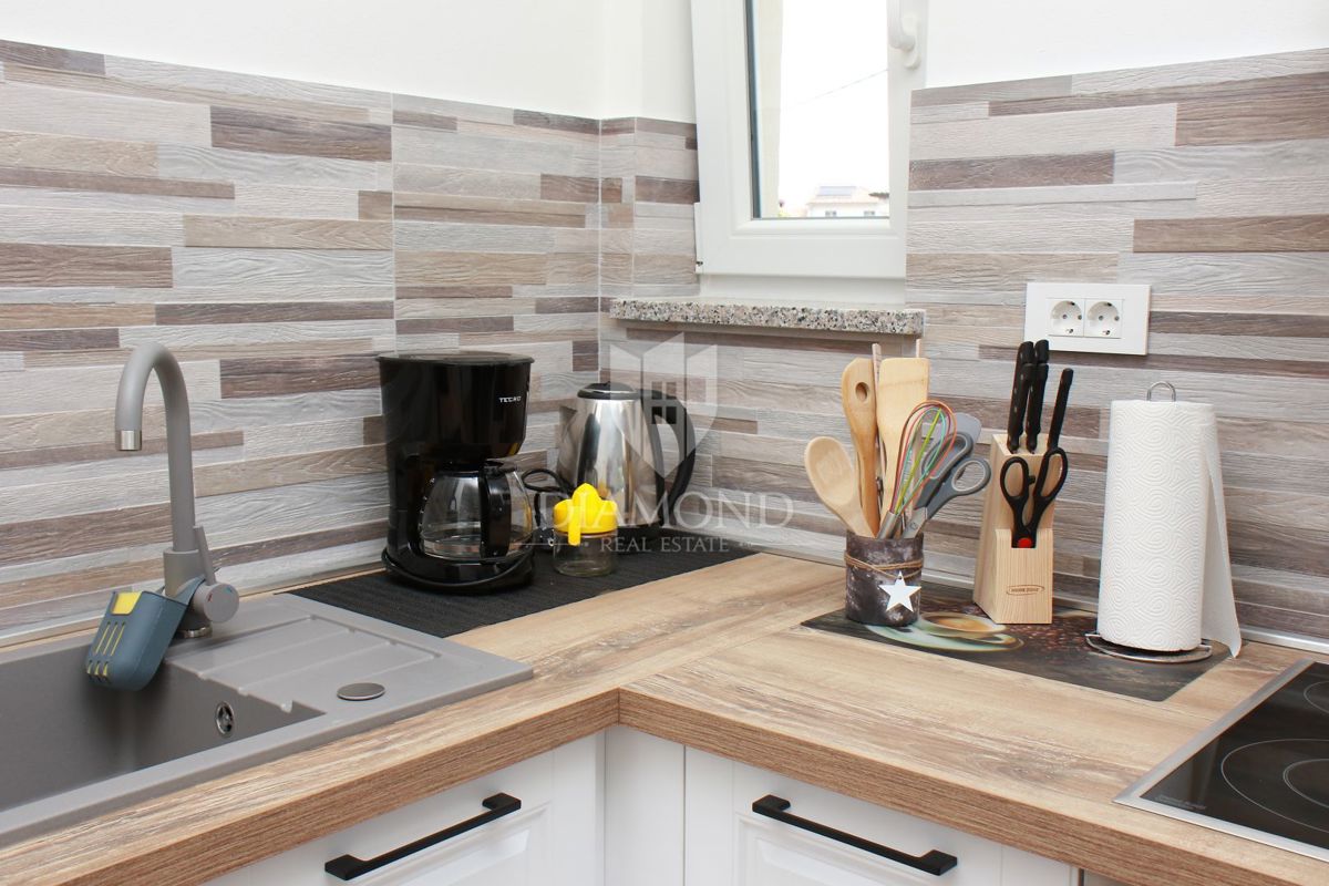 Umago, dintorni, casa moderna con piscina e 3 unità separate!