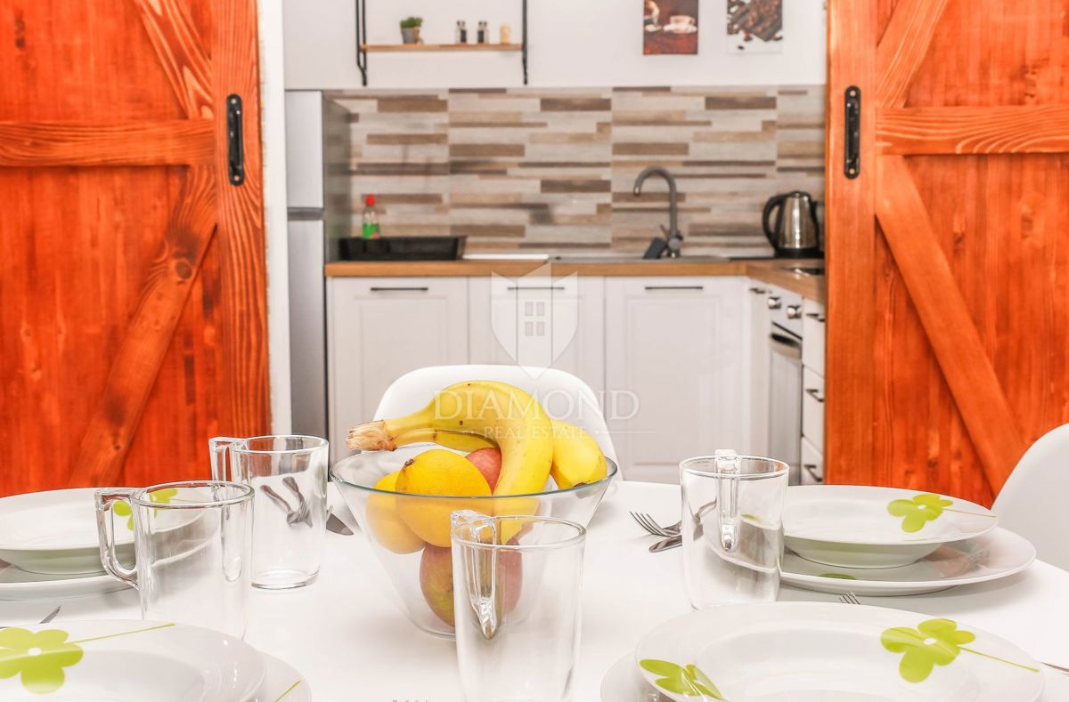 Umago, dintorni, casa moderna con piscina e 3 unità separate!