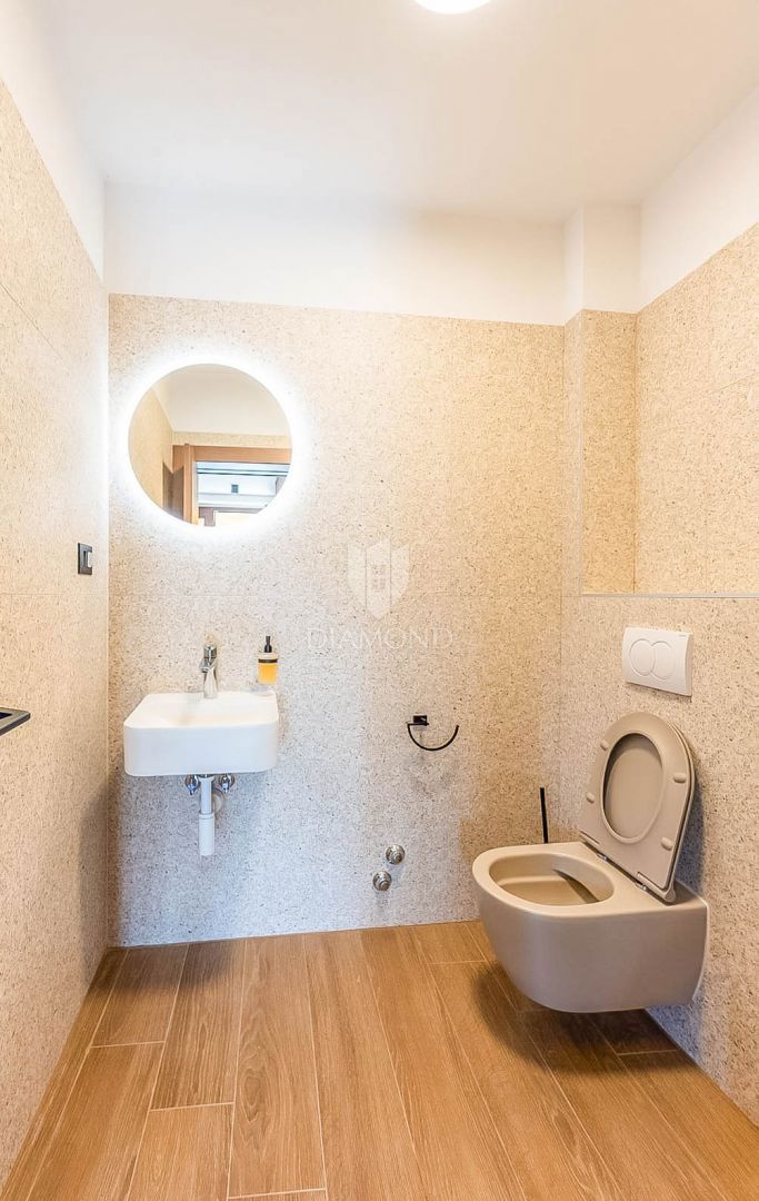 Parenzo, dintorni, elegante casa in pietra con piscina e giardino soleggiato!