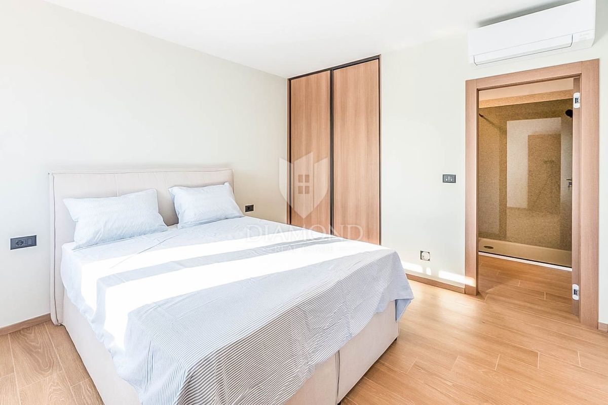 Parenzo, dintorni, elegante casa in pietra con piscina e giardino soleggiato!