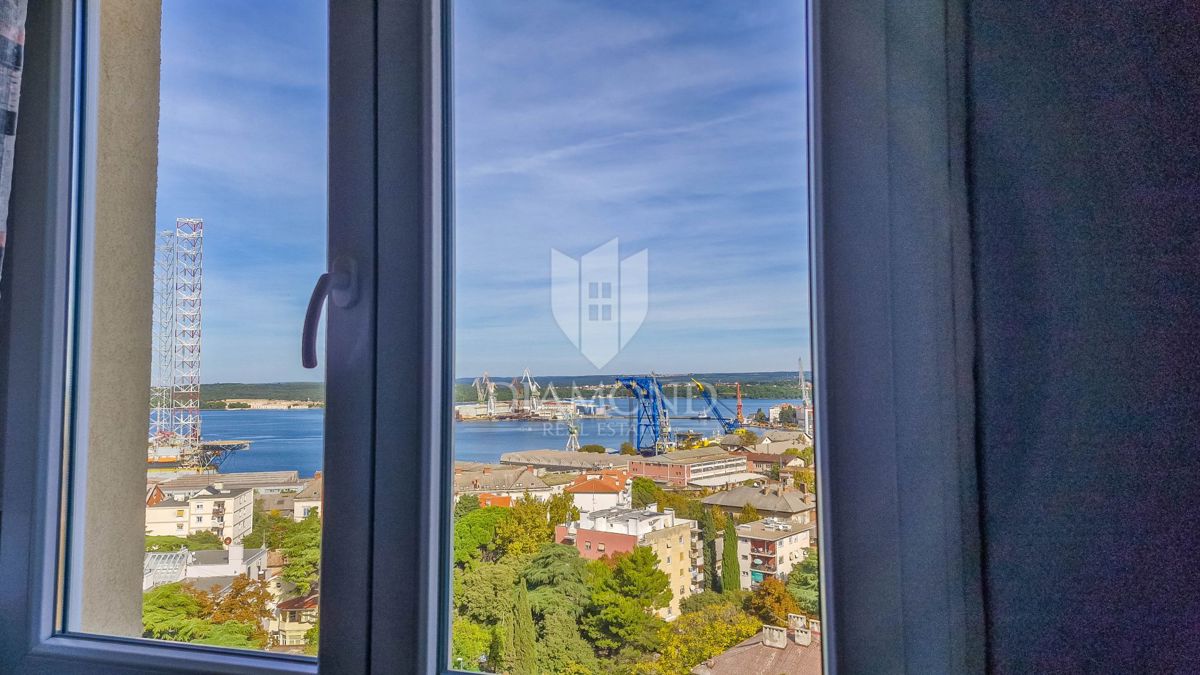 Pola, Veruda, Appartamento con vista mare