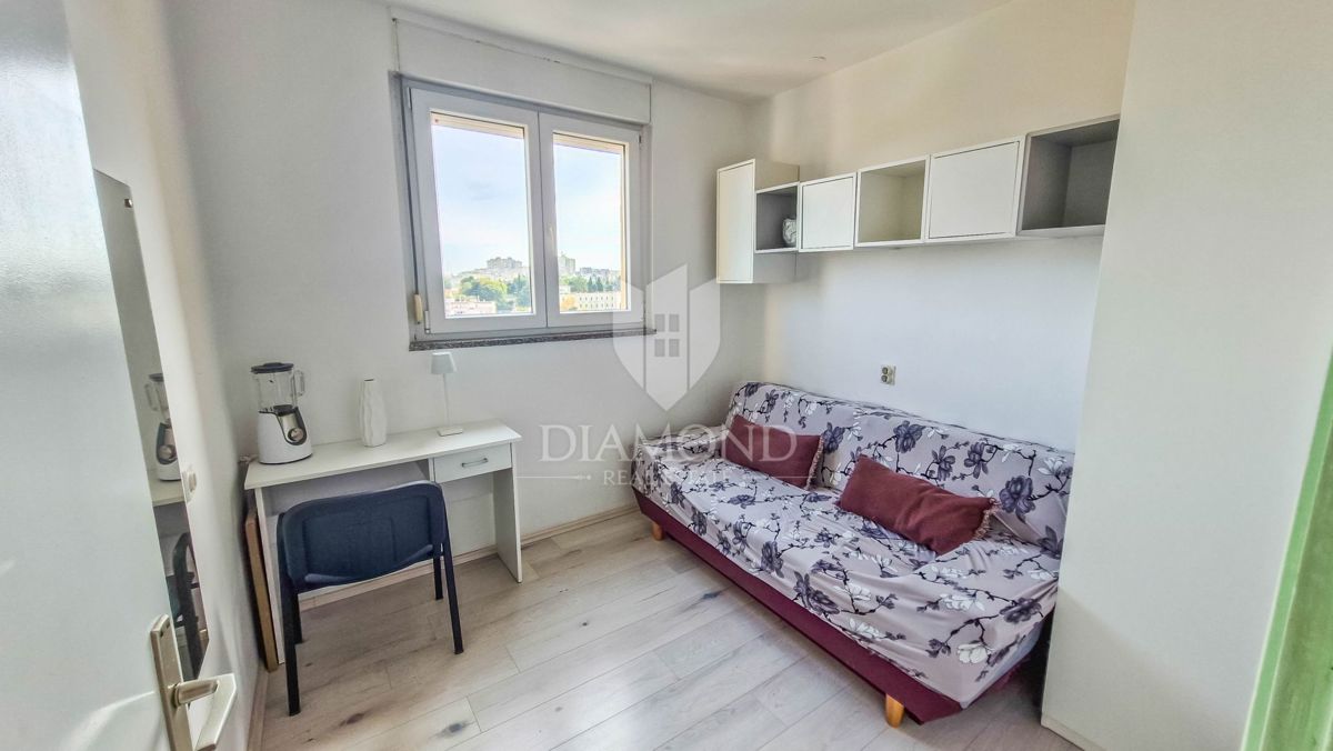 Pola, Veruda, Appartamento con vista mare